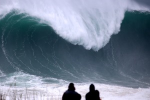 Biggest waves of November 2015 at Nazaré