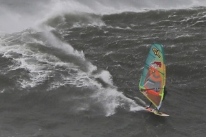 Jason Polakow debut windsurf in Nazaré - 2 Feb