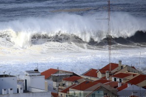 Força e beleza, ondas no rescaldo da tempestade - 15 Fevereiro
