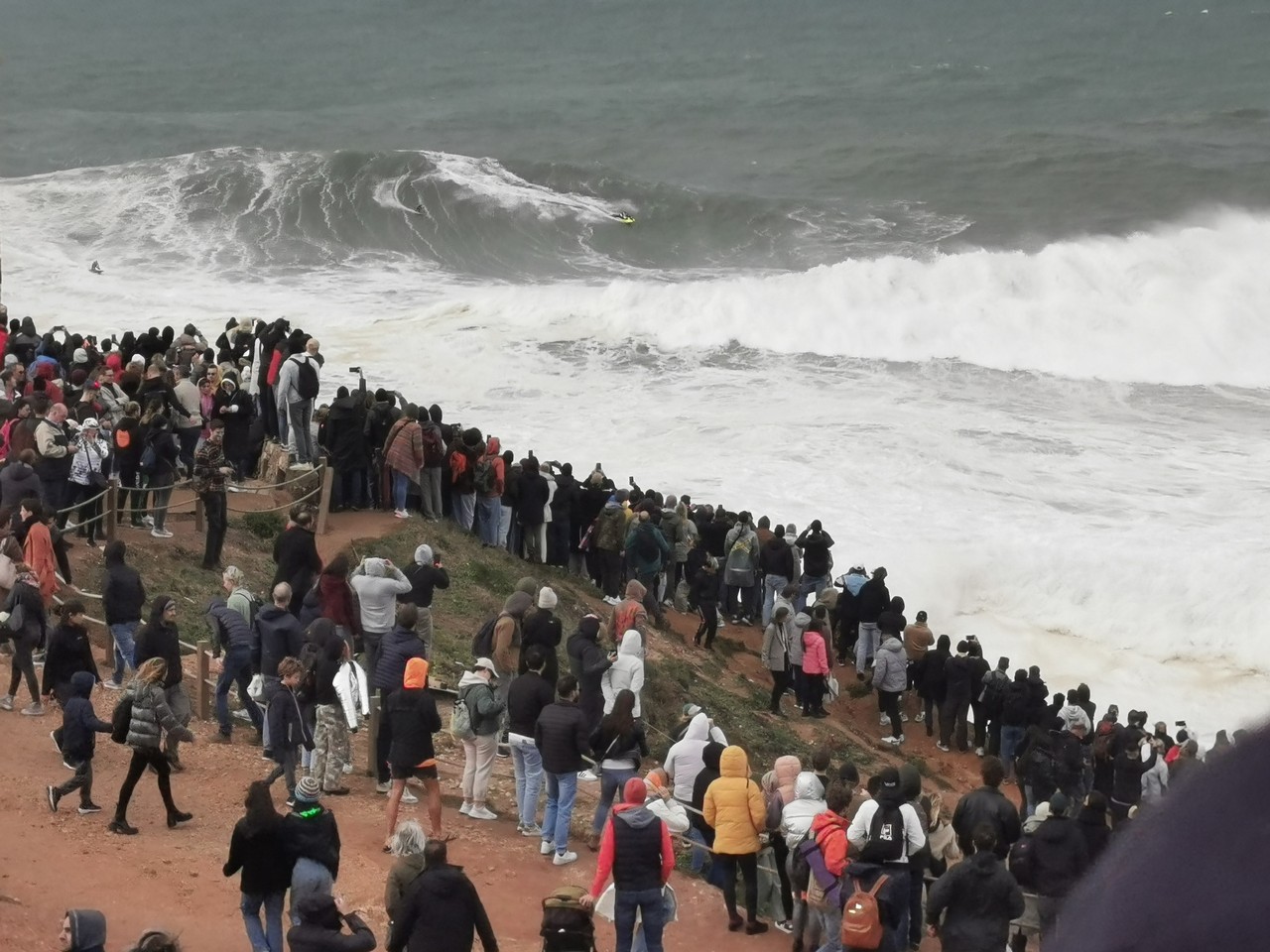 nazare-giant-waves-2023-11-05--22