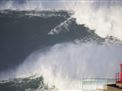 nazare-waves-big-surf-01-01-2018-001