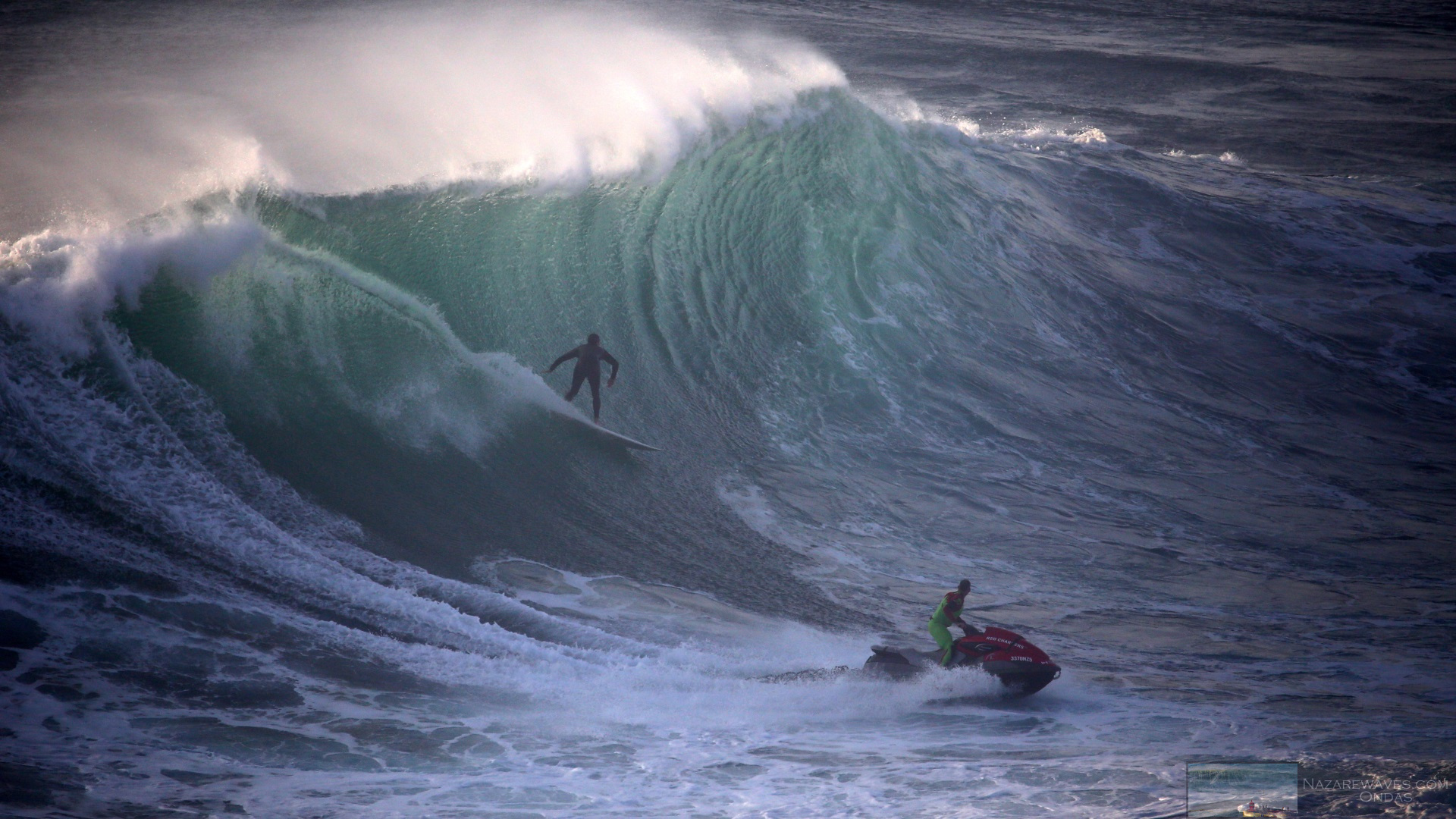 Biggest waves of November 2015 at Nazaré - NEWS - Nazaré Big Waves Surf ...