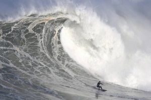 nazare big waves april 2016