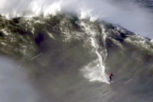 Swell in Nazaré after Storm Ana                                                                                                                             