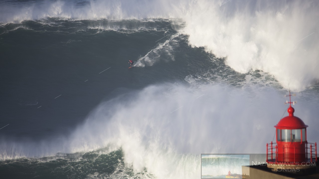 Nazaré enters the new year with giant waves NEWS Nazaré Big Waves Surf Portugal