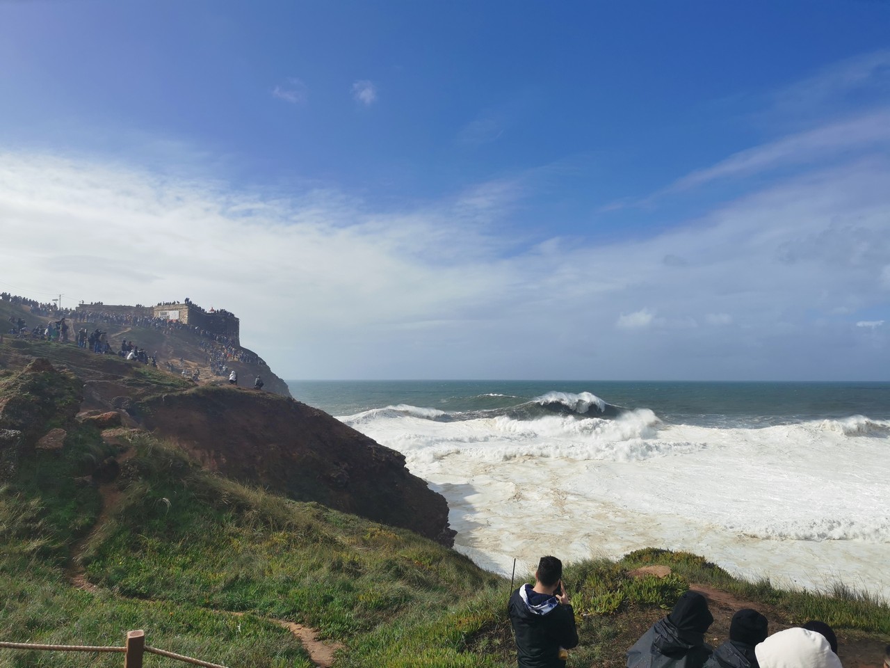 nazare-giant-waves-2023-11-05--01