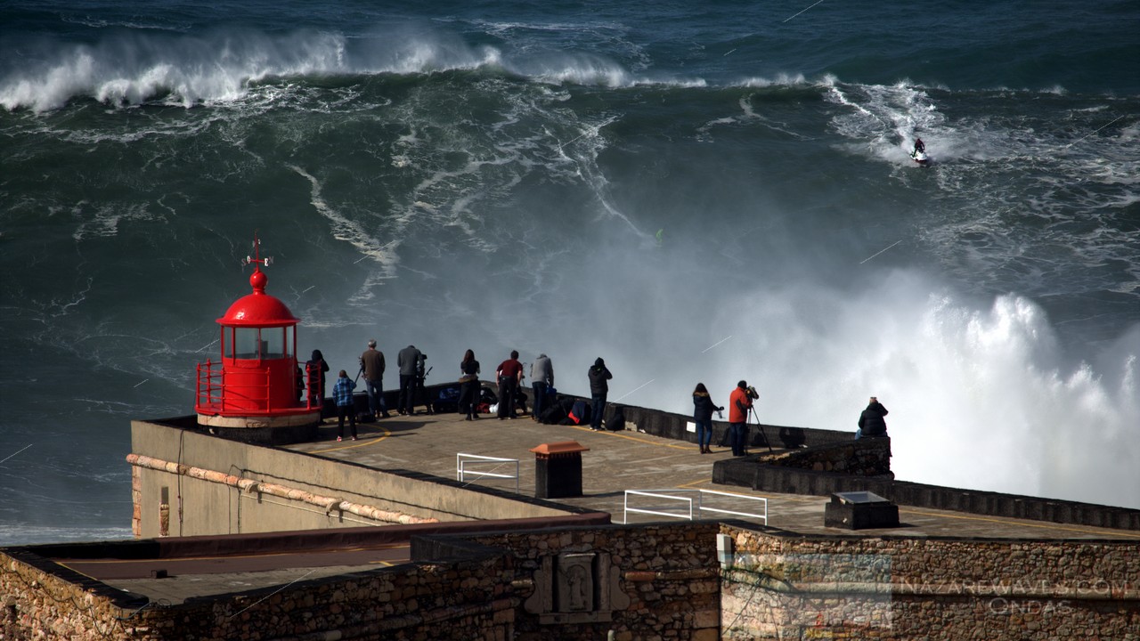 the-big-wave-winners-2017-wsl-news-nazar-big-waves-surf-portugal